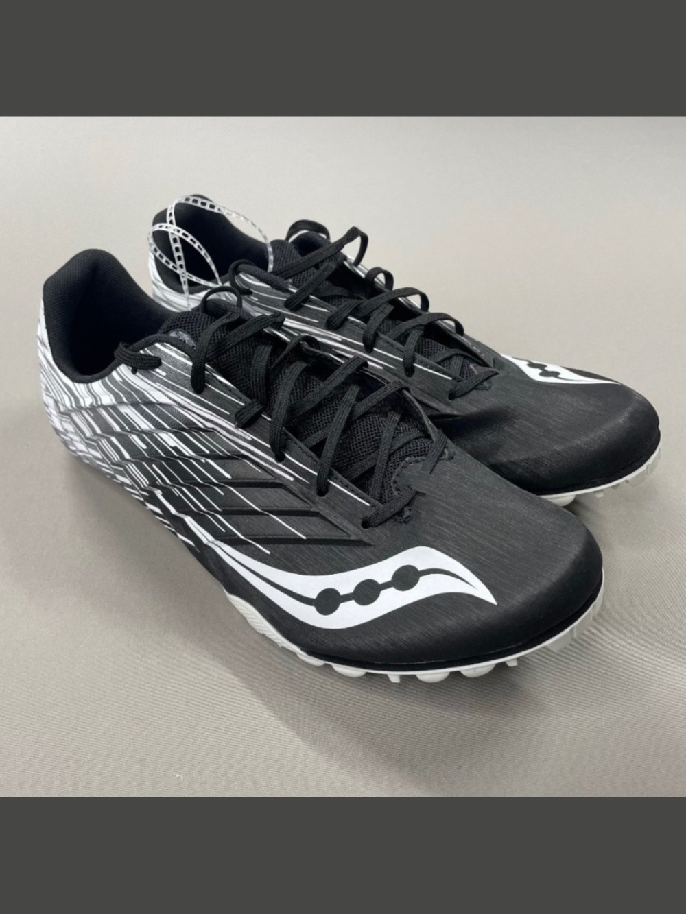 NEW Saucony Shoes Mens 10 black white spitfire track field athletic cleats